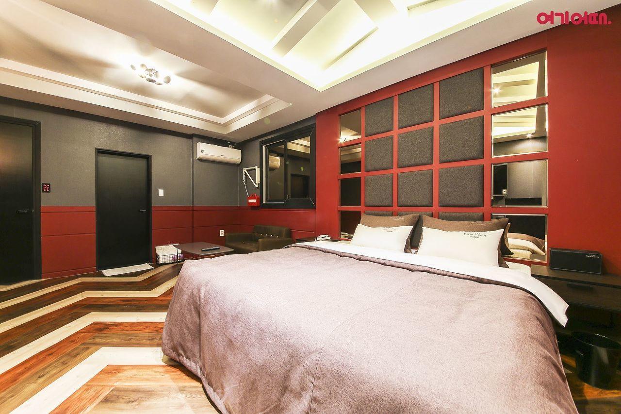 French Code Hotel Changwon Bagian luar foto