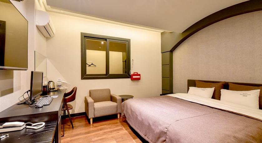 French Code Hotel Changwon Bagian luar foto