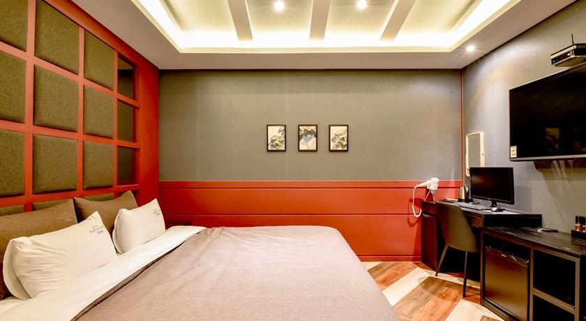 French Code Hotel Changwon Bagian luar foto