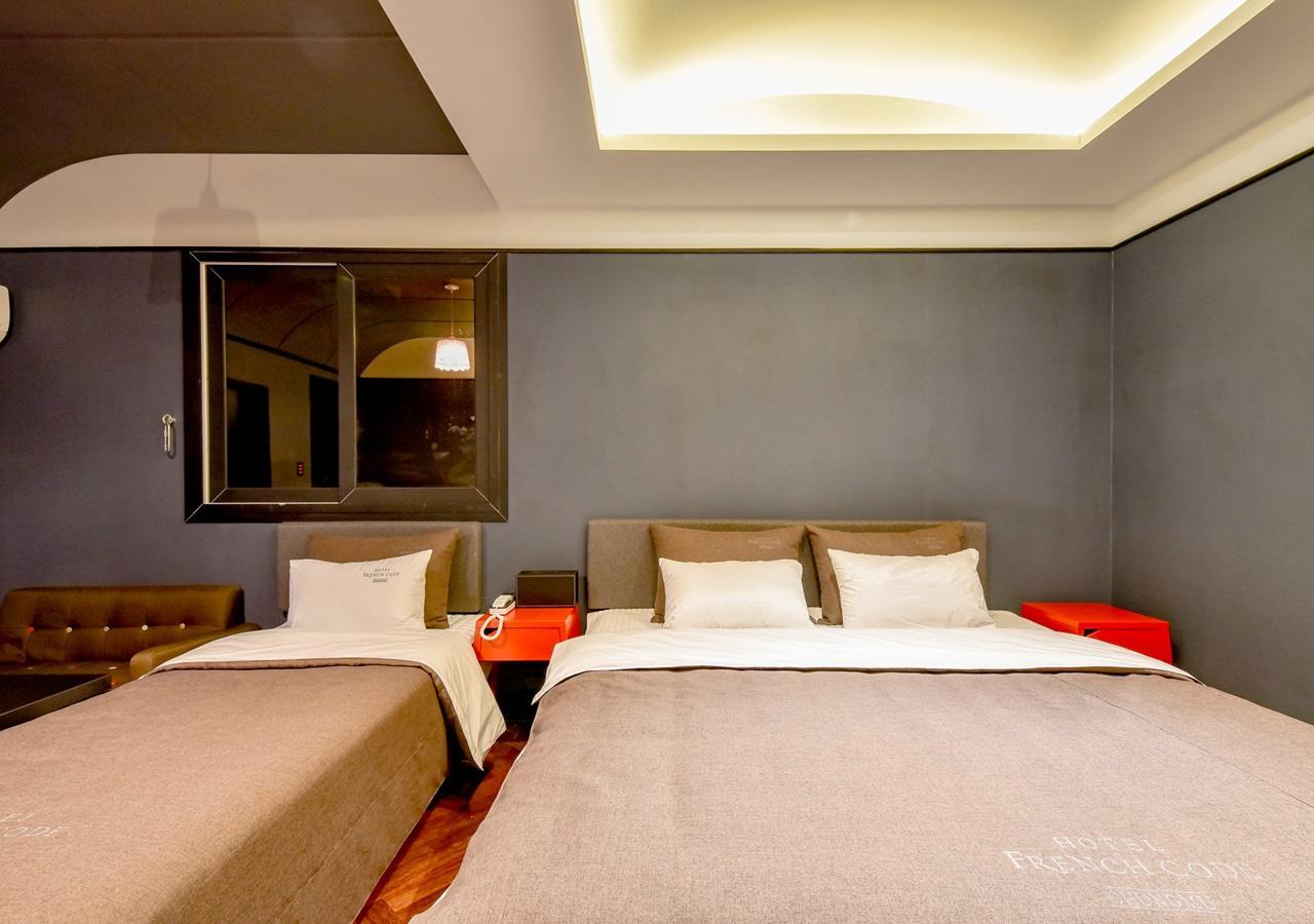 French Code Hotel Changwon Bagian luar foto