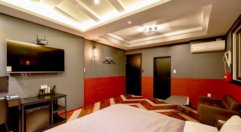 French Code Hotel Changwon Bagian luar foto