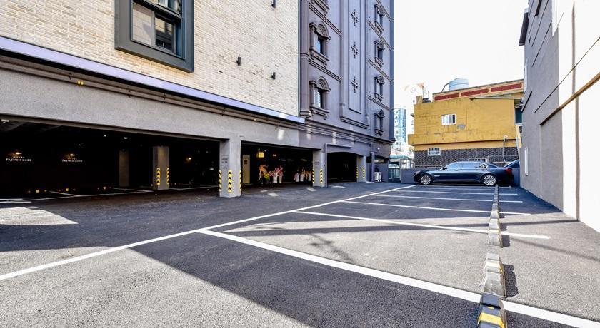 French Code Hotel Changwon Bagian luar foto