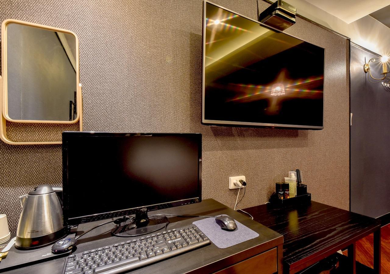 French Code Hotel Changwon Bagian luar foto