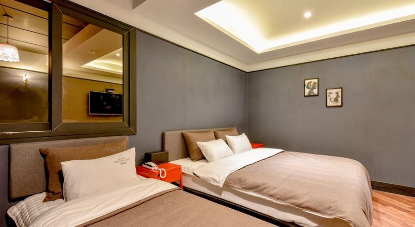 French Code Hotel Changwon Bagian luar foto
