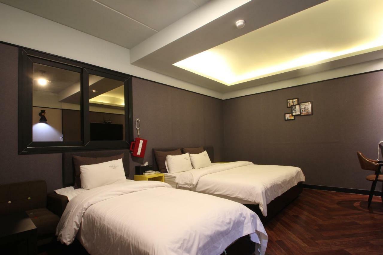 French Code Hotel Changwon Bagian luar foto