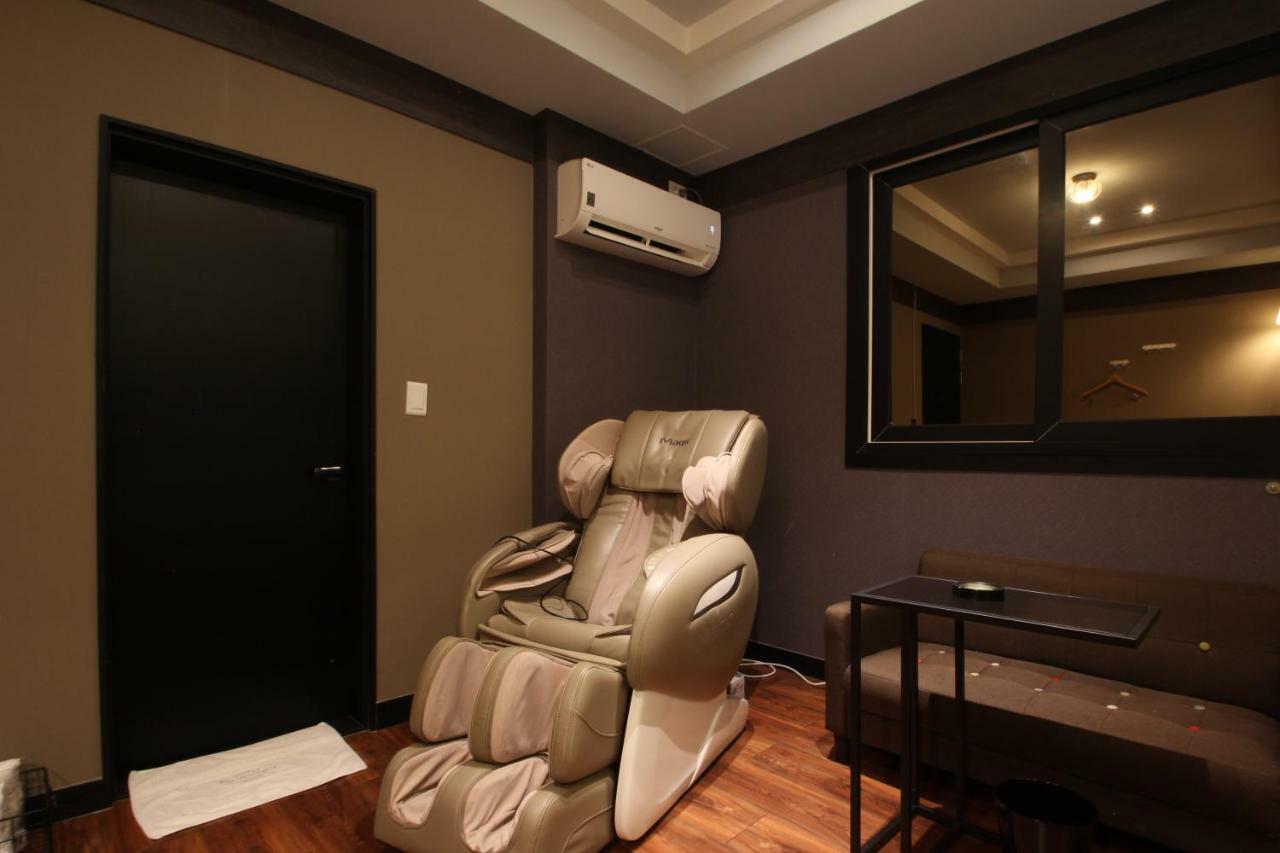 French Code Hotel Changwon Bagian luar foto