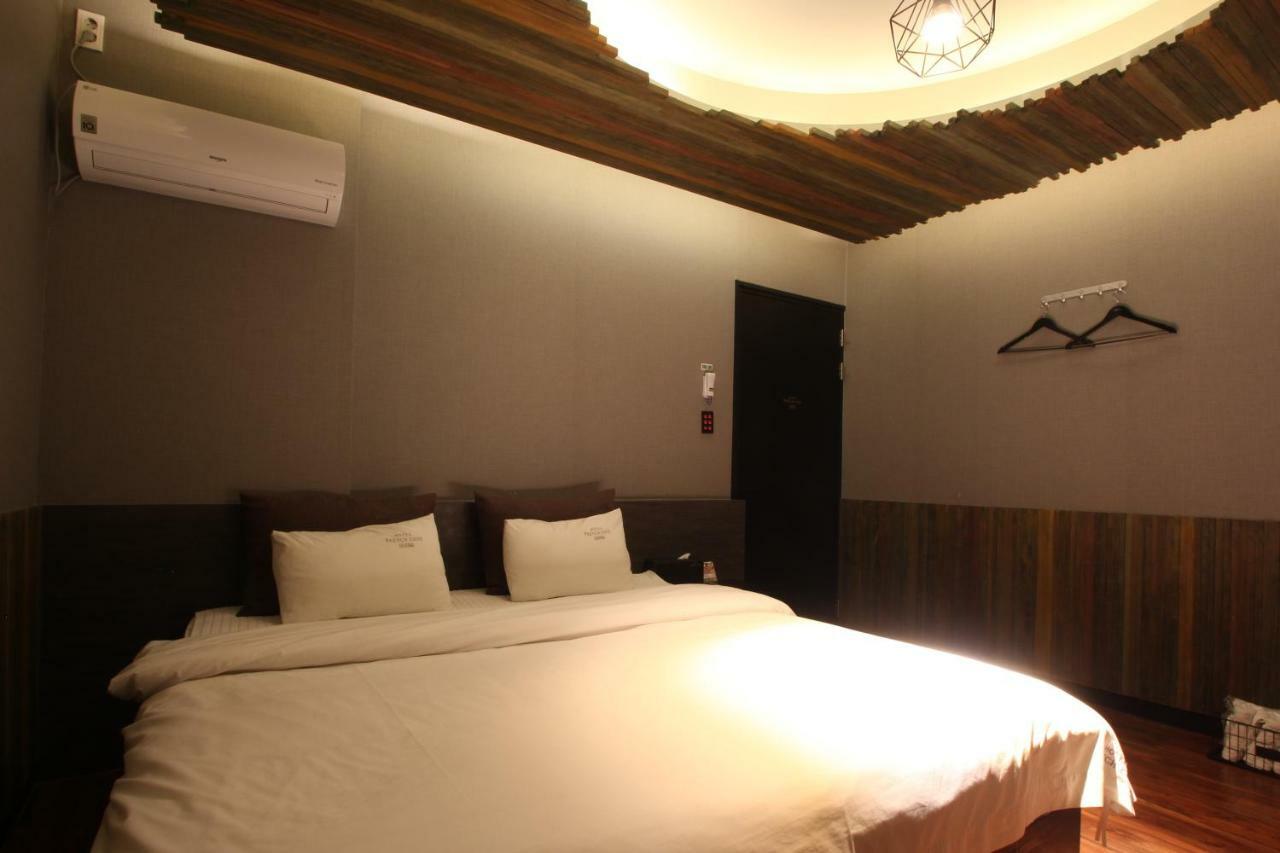 French Code Hotel Changwon Bagian luar foto