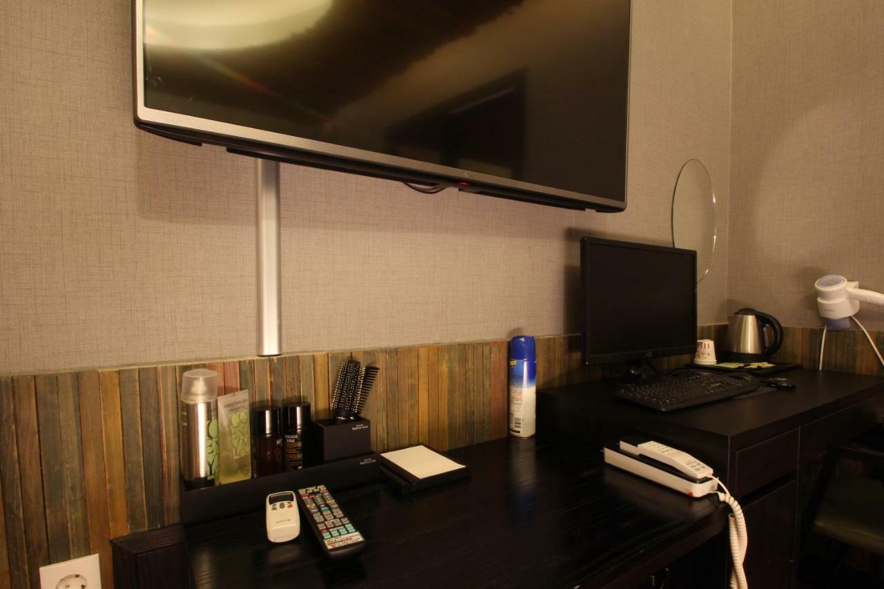 French Code Hotel Changwon Bagian luar foto