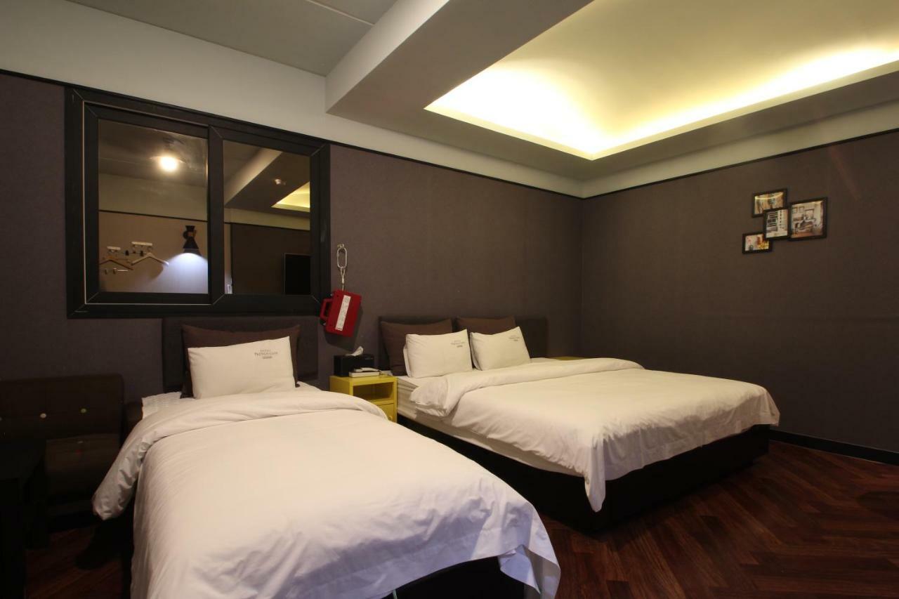 French Code Hotel Changwon Bagian luar foto