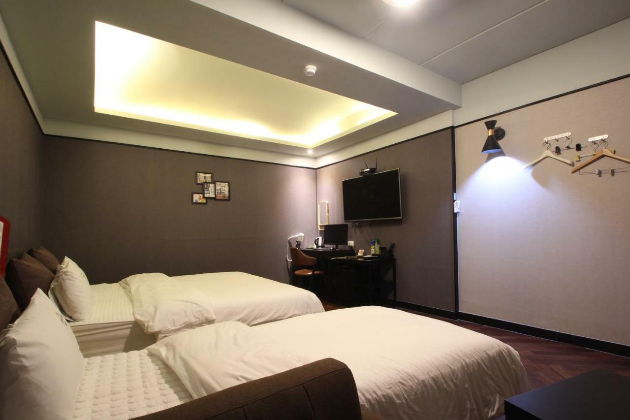 French Code Hotel Changwon Bagian luar foto