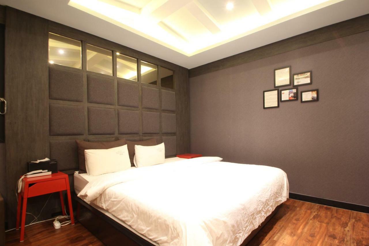 French Code Hotel Changwon Bagian luar foto