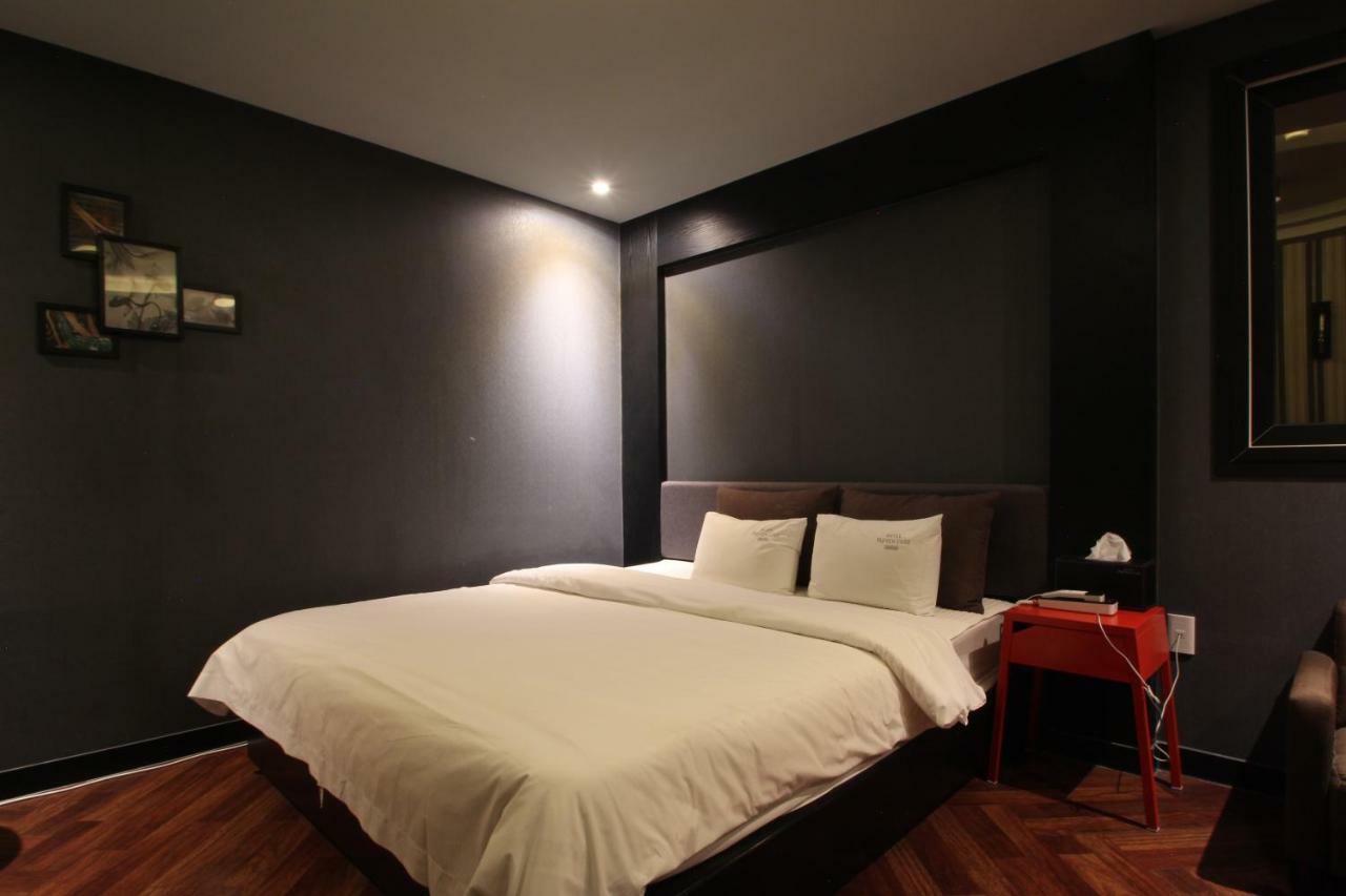 French Code Hotel Changwon Bagian luar foto